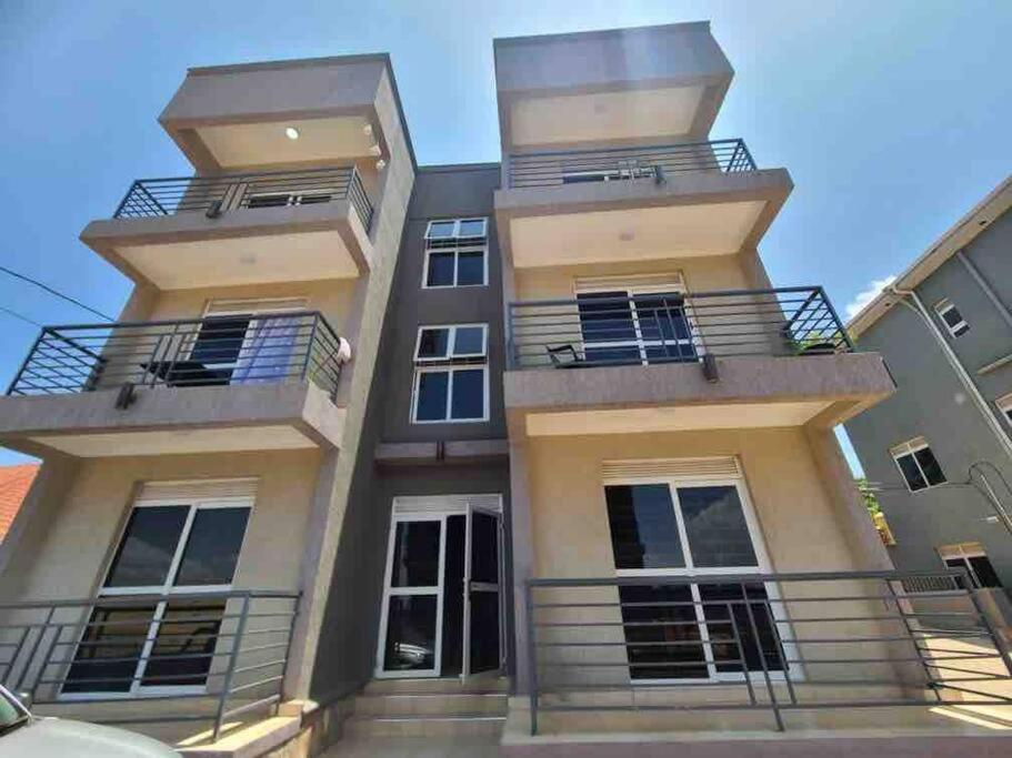 Jd Elegant, Lake And City View Makindye Kampala Exterior photo